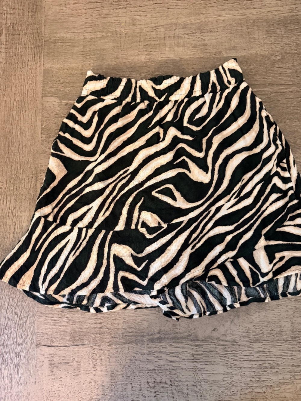 Street One. Zebra print skort, with pockets. size 38 /Medium